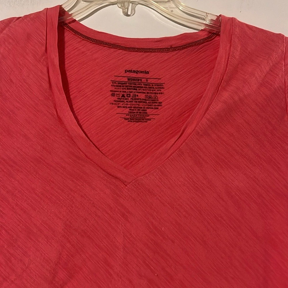 Patagonia hot pink cap sleeve tee - Picture 2 of 6